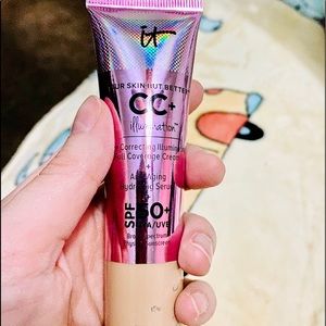 It cosmetic foundation light